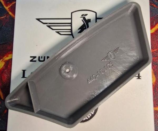 Zündapp Werkzeugfach Abdeckung Verschlußboden 440-10.105 aus TPU , Dichtet perfekt ab ! Typ 433 , 437 Combinette